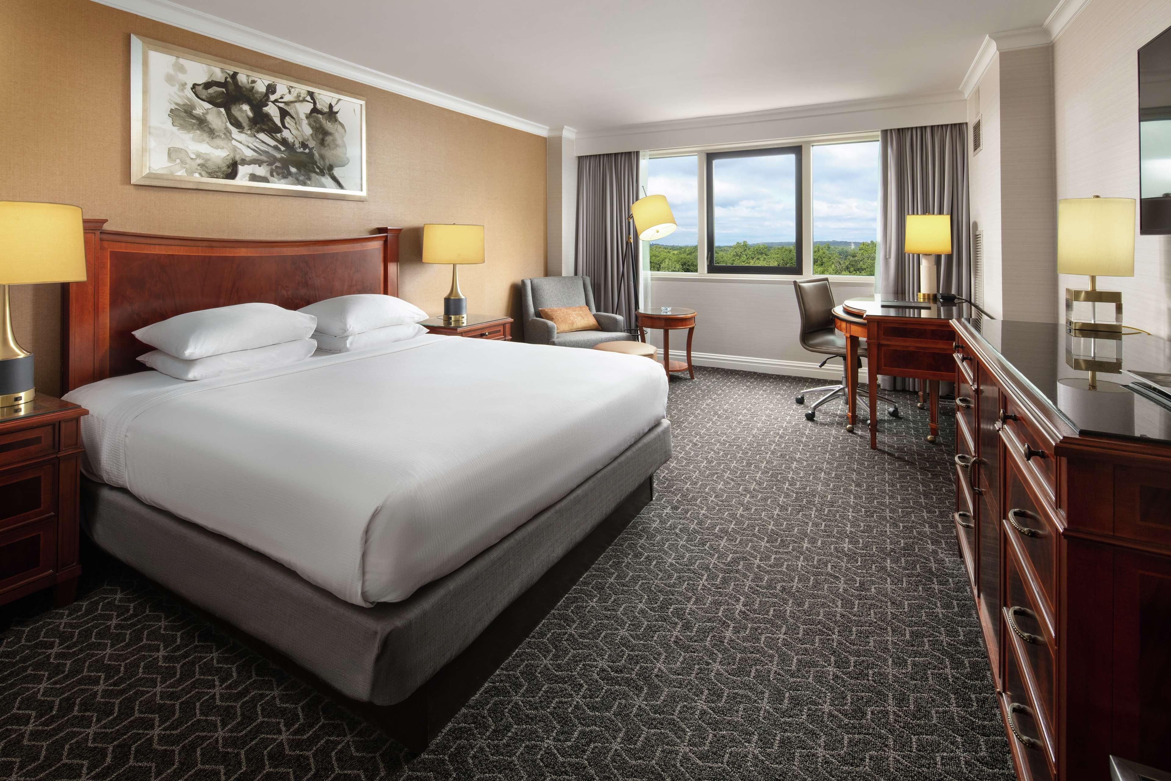 Отель Hilton Шорт-Хиллс Экстерьер фото