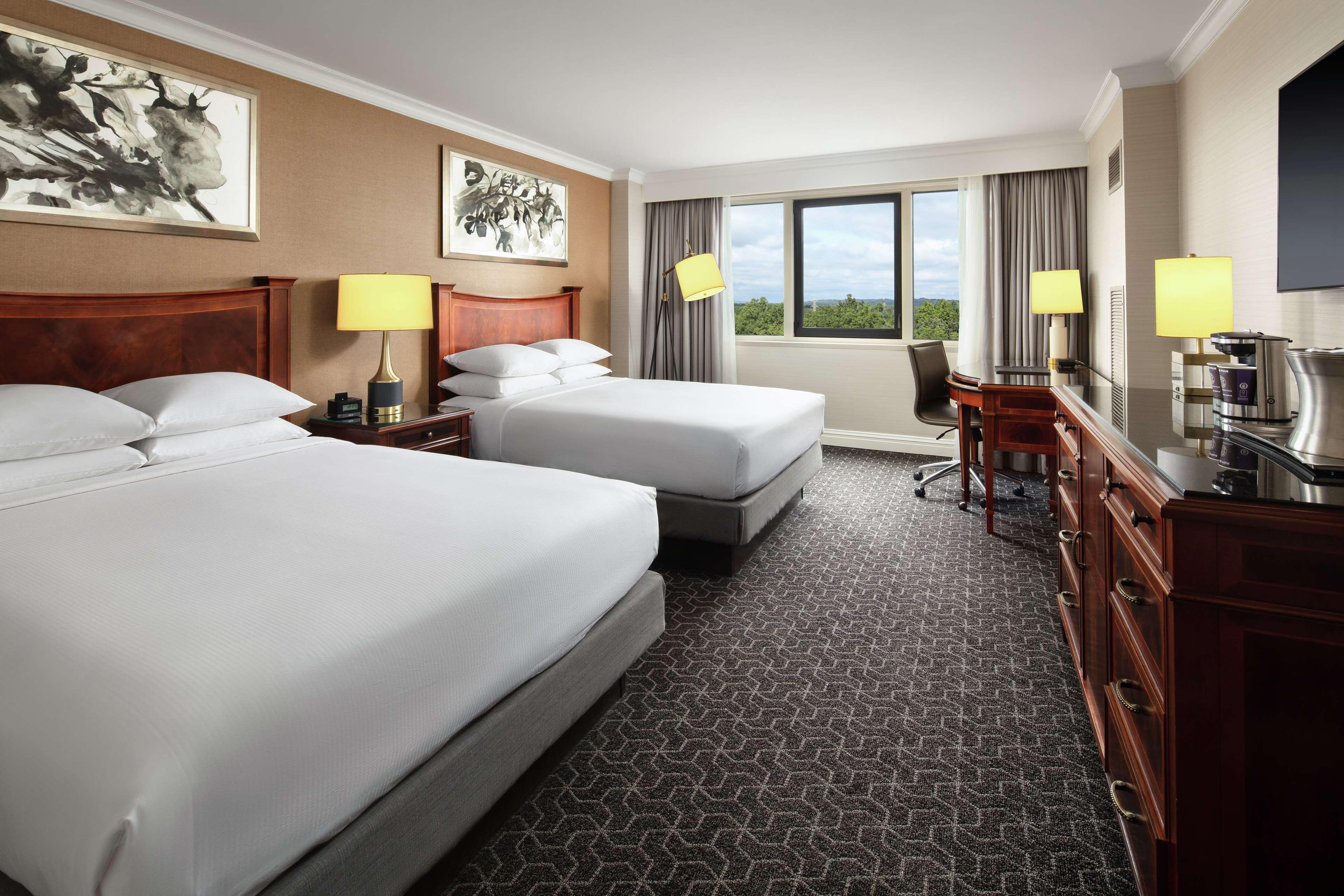 Отель Hilton Шорт-Хиллс Экстерьер фото