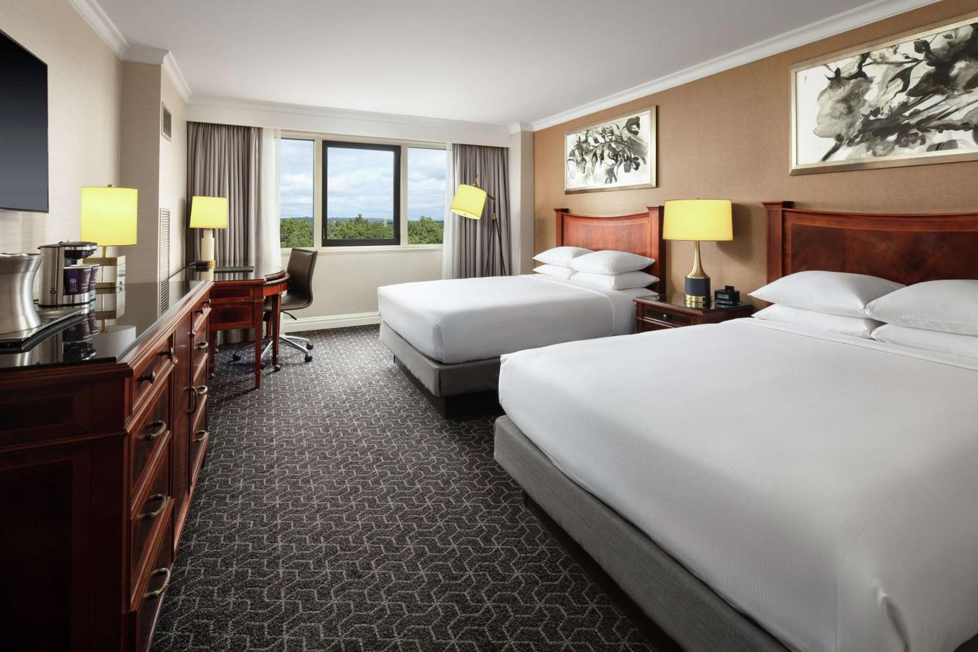 Отель Hilton Шорт-Хиллс Экстерьер фото